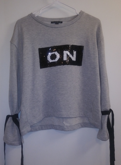 Tops - NWOT Harajuku style sweatshirt (flip sequins)